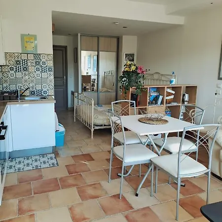 Prázdninový dům Studio Dans Proximite Mer Avec Piscine
