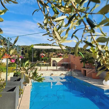 Studio Dans Proximite Mer Avec Piscine * Bandol