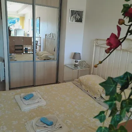 Studio Dans Proximite Mer Avec Piscine * Bandol