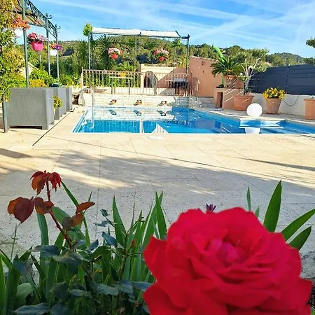 Prázdninový dům Studio Dans Proximite Mer Avec Piscine