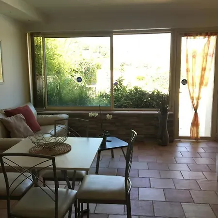 Studio Dans Proximite Mer Avec Piscine * Bandol